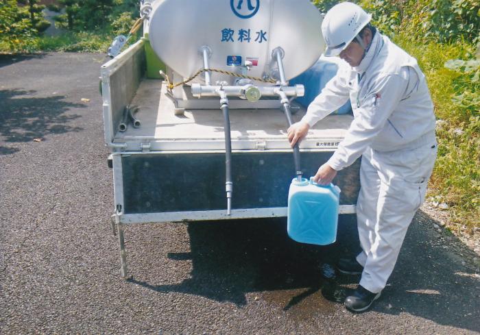 ポリタンクへの給水