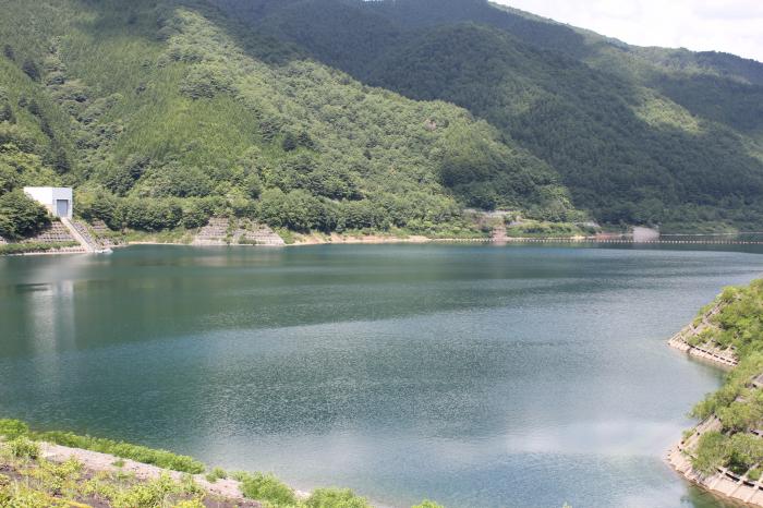 味噌川ダムからの景色